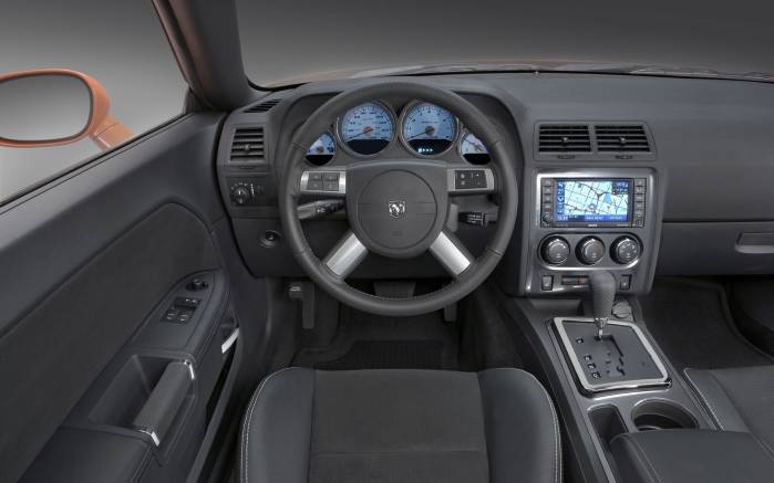 Широкоформатные обои Салон Dodge Challenger SRT8 2008, Салон Додж Челленджер (Dodge Challenger SRT8 2008)
