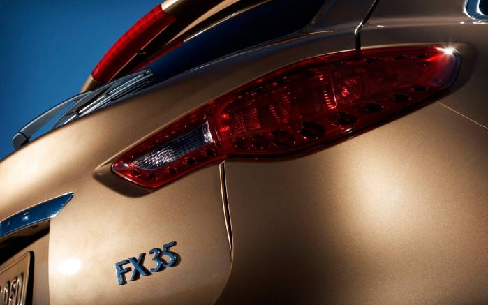Широкоформатные обои Задняя фара Infiniti FX35, Задняя фара Инфинити (Infiniti FX35)