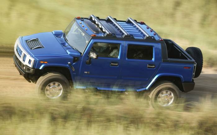 Широкоформатные обои На скорости Hummer H2, На скорости Хаммер (Hummer H2)