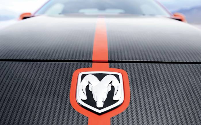 Широкоформатные обои Эмблема Dodge Challenger SRT8 2008, Эмблема Додж Челленджер (Dodge Challenger SRT8 2008)