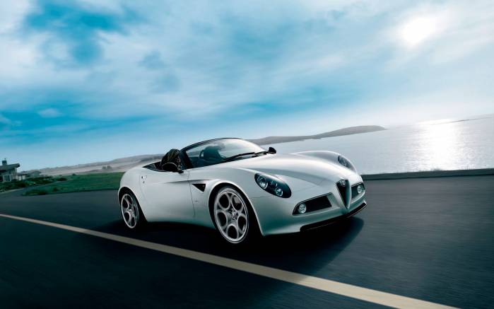 Широкоформатные обои Alfa Romeo 8C Spider 2008 на скорости, Альфа Ромео на скорости (Alfa Romeo 8C Spider 2008)
