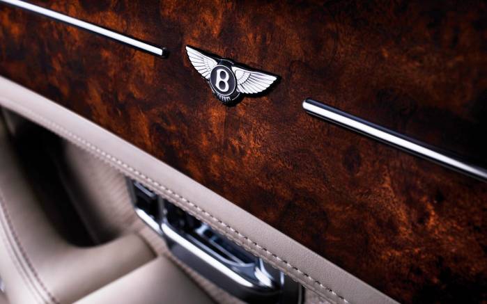Широкоформатные обои Дверь Bentley Arnage, Логотип на двери Бентли Арнаж (Bentley Arnage)