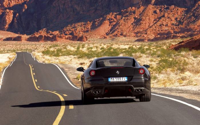 Широкоформатные обои На дороге Ferrari 599 GTB, На дороге Феррари 599 (Ferrari 599 GTB)