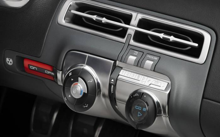 Широкоформатные обои Аудиосистема Chevrolet Camaro Convertible, Аудиосистема Шевроле Камаро Конвертебл (Chevrolet Camaro Convertible)