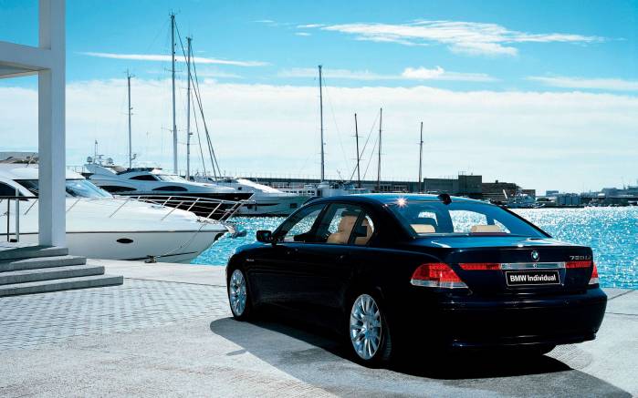 Широкоформатные обои На пирсе BMW 760Li, На пирсе БМВ (BMW 760Li)