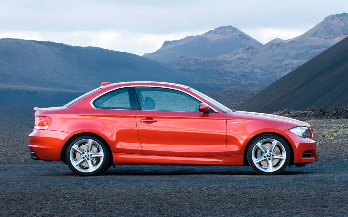 Широкоформатные обои Вид сбоку BMW 135i, Вид сбоку БМВ (BMW 135i)