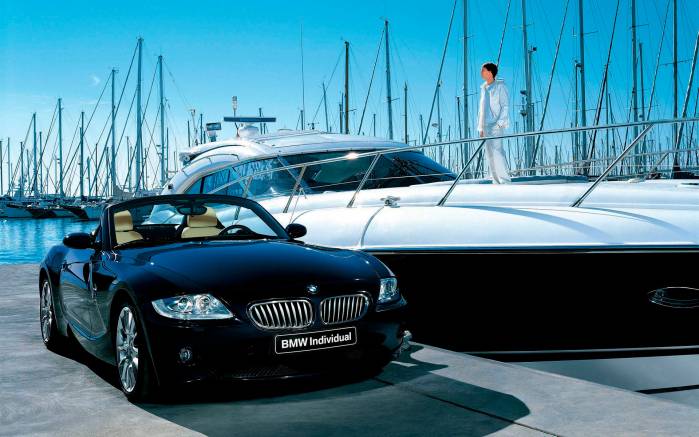 Широкоформатные обои Яхта и BMW Z4, Яхта и БМВ (BMW Z4)