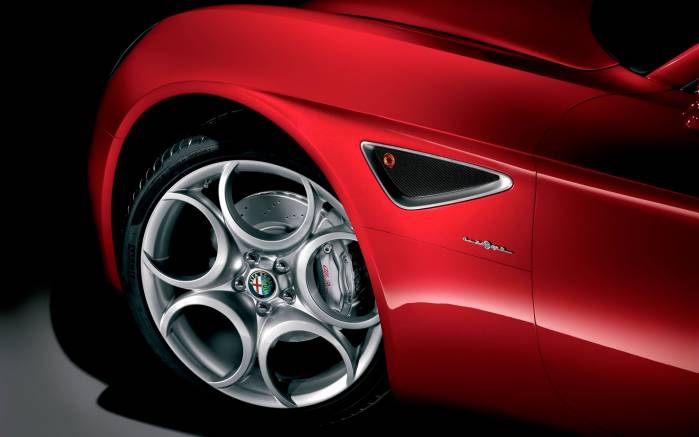 Широкоформатные обои Колеса Alfa Romeo Competizione, Колеса Альфа Ромео Компетишн (Alfa Romeo 8C Competizione)