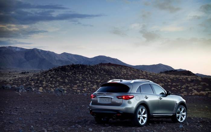 Широкоформатные обои В пустыне Infiniti FX50, В пустыне Инфинити (Infiniti FX50)
