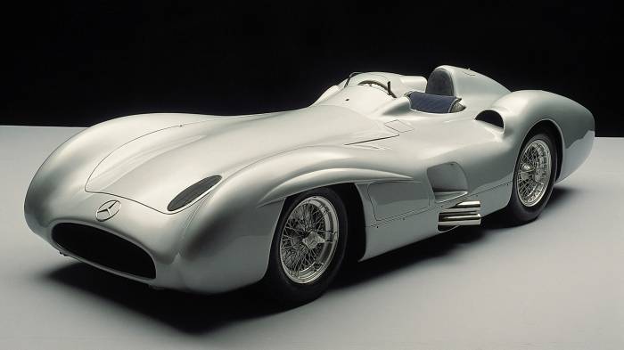 Широкоформатные обои Mercedes 300 SLR, Обтекаемый автомобиль