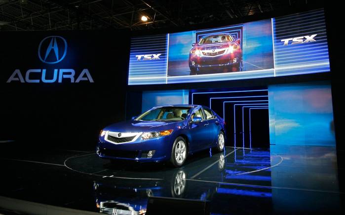 Широкоформатные обои Acura TSX 2009, Акура около выставочного центра (Acura TSX 2009)