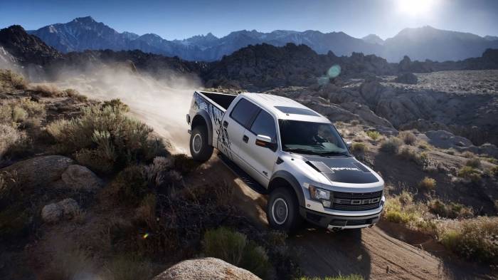 Широкоформатные обои Ford F 150 SVT Raptor, На горных склонах