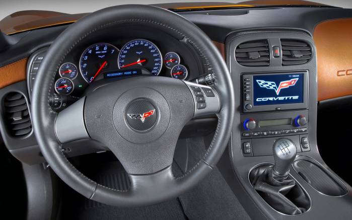 Широкоформатные обои Панель Chevrolet Corvette 2008, Приборная панель Шевроле Корвет (Chevrolet Corvette 2008)