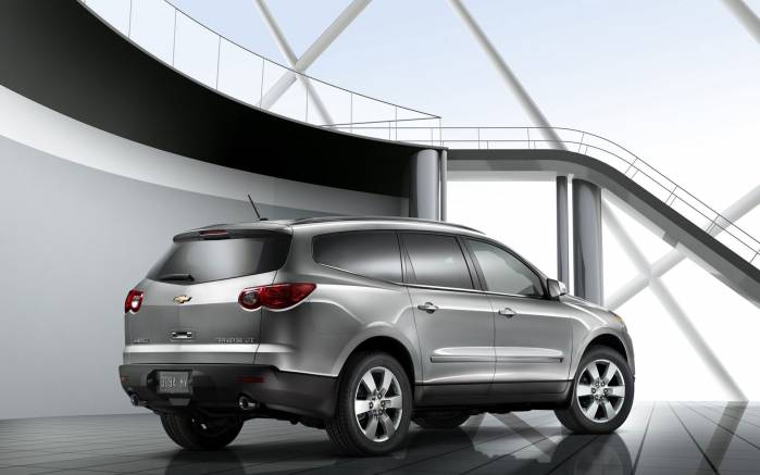 Широкоформатные обои Вид сзади Chevrolet Traverse 2009, Вид сзади Шевроле Траверс (Chevrolet Traverse 2009)