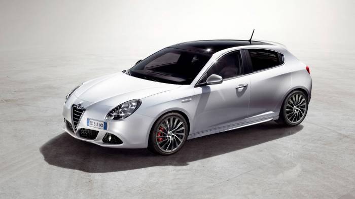 Широкоформатные обои Аlfa romeo giulietta, Белая богиня