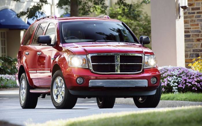 Широкоформатные обои На лужайке Dodge Durango Hybrid 2009, На лужайке Додж Дюранго Гибрид (Dodge Durango Hybrid 2009)