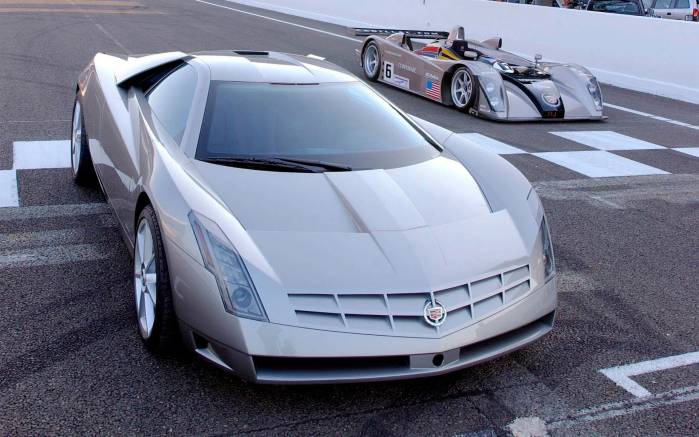 Широкоформатные обои Cadillac Cien Concept и болид, Гонка Кадиллак Циен Концепт (Cadillac Cien Concept)