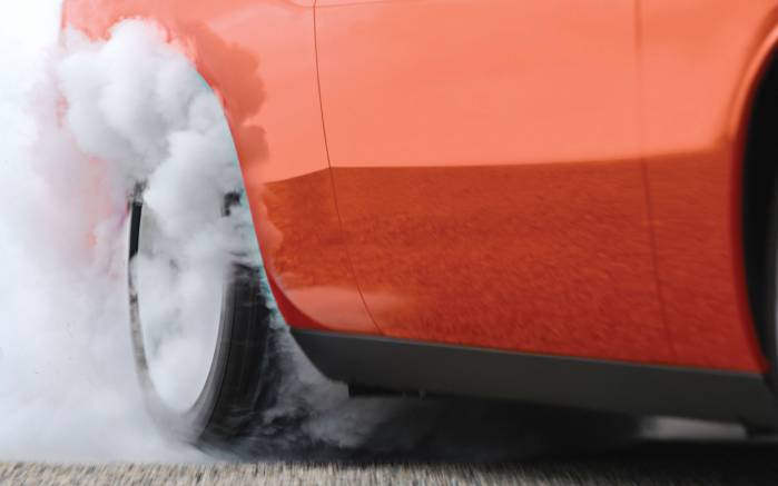 Широкоформатные обои Колесо Dodge Challenger SRT8 2008, Колесо Додж Челленджер (Dodge Challenger SRT8 2008)