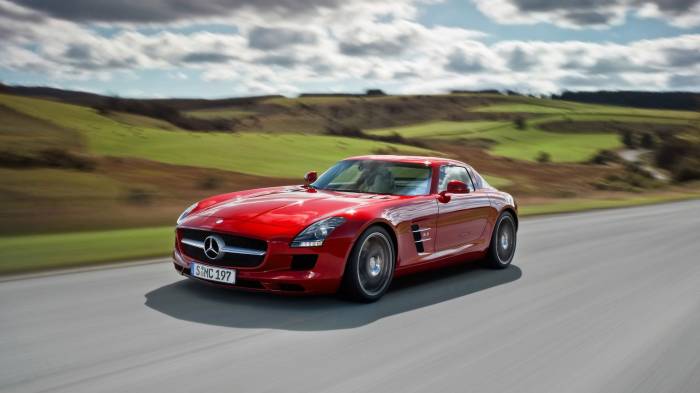 Широкоформатные обои Красный Mercedes benz sls amg 2010, Красный Mercedes benz sls amg 2010 на трассе