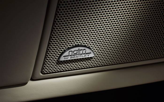Широкоформатные обои Динамик Bentley Continental Flying Spur, Динамик Континенталь Флаин Спар (Bentley Continental Flying Spur)