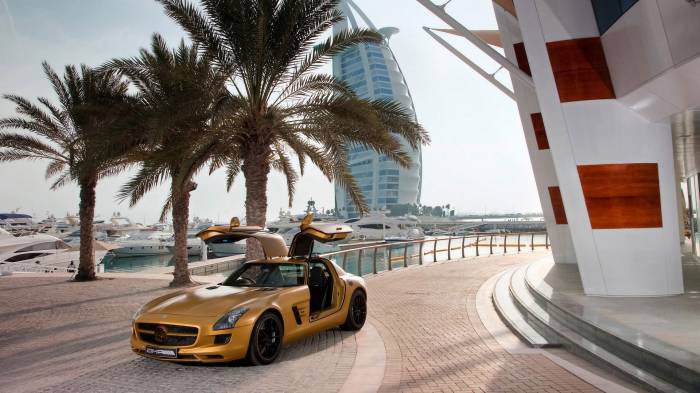 Широкоформатные обои Mercedes benz и пальмы, Mercedes benz sls amg desert gold оранжевого цвета
