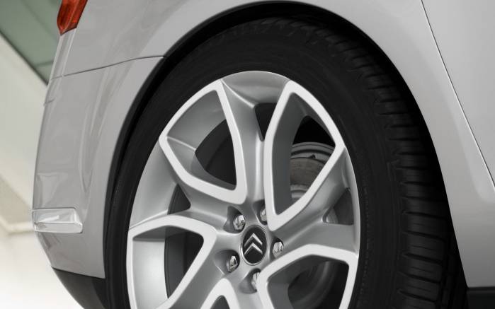Широкоформатные обои Колесо Citroen C5 2008, Колесо Ситроен (Citroen C5 2008)