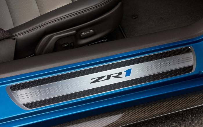 Широкоформатные обои Порог Chevrolet Corvette ZR1 2009, Порог Шевроле Корвет (Chevrolet Corvette ZR1 2009)