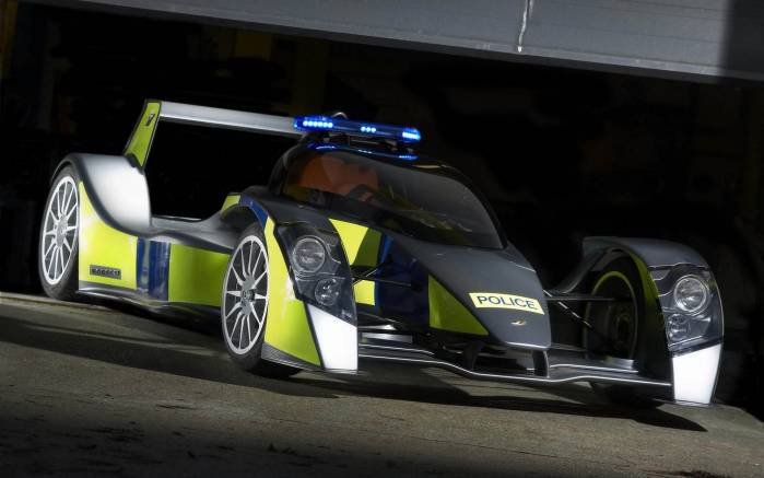 Широкоформатные обои Полицейский Caparo T1 сбоку, Полицейский Капаро (Caparo T1)