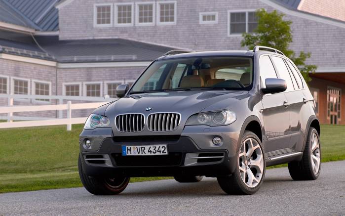 Широкоформатные обои BMW X5 2007, На дороге БМВ (BMW X5 2007)