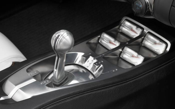 Широкоформатные обои Рычаг передач Chevrolet Camaro Convertible, Рычаг передач Шевроле Камаро Конвертебл (Chevrolet Camaro Convertible)