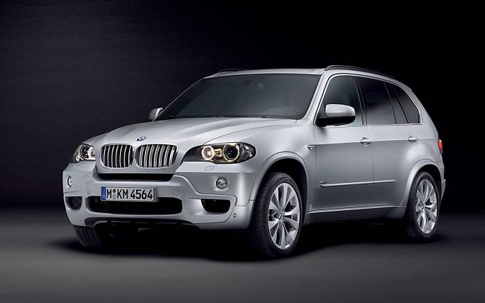 Широкоформатные обои Под углом BMW X5 M Sports Package, Под углом БМВ Спорт (BMW X5 M Sports Package)