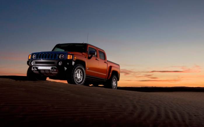 Широкоформатные обои На закате Hummer H3T, На закате солнца Хаммер (Hummer H3T)