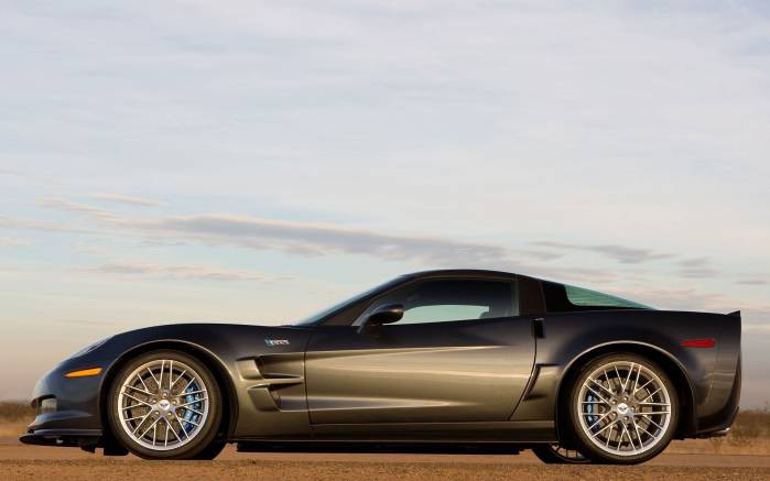 Широкоформатные обои Chevrolet Corvette ZR1 2009, Вид сбоку Шевроле Корвет (Chevrolet Corvette ZR1 2009)
