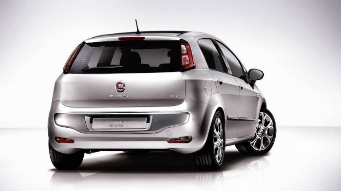 Широкоформатные обои Fiat Punto Evo, Fiat Punto сзади