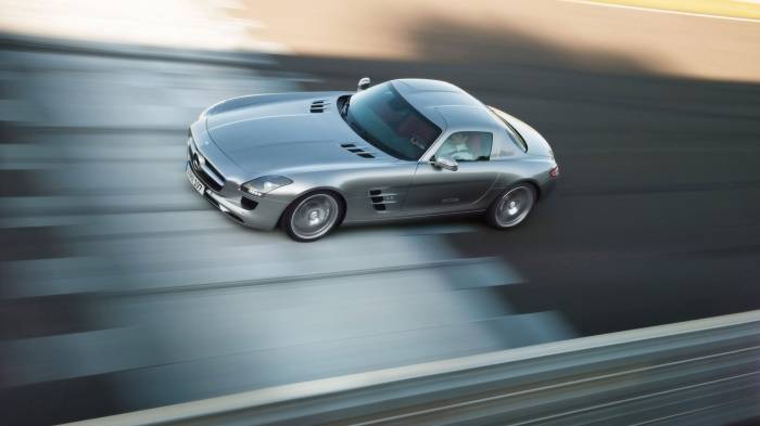 Широкоформатные обои Скоростной Mercedes benz sls amg- ilver 2010, Скоростной Mercedes benz sls amg- ilver 2010 серого цвета
