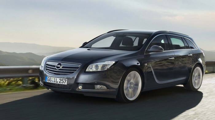 Широкоформатные обои Opel Insignia Sports Tourer 2010, Опель Инсигниа Спортс (Opel Insignia Sports Tourer 2010)