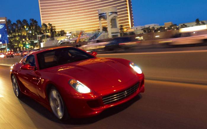 Широкоформатные обои Ночью Ferrari 599 GTB, Ночной город Феррари 599 (Ferrari 599 GTB)