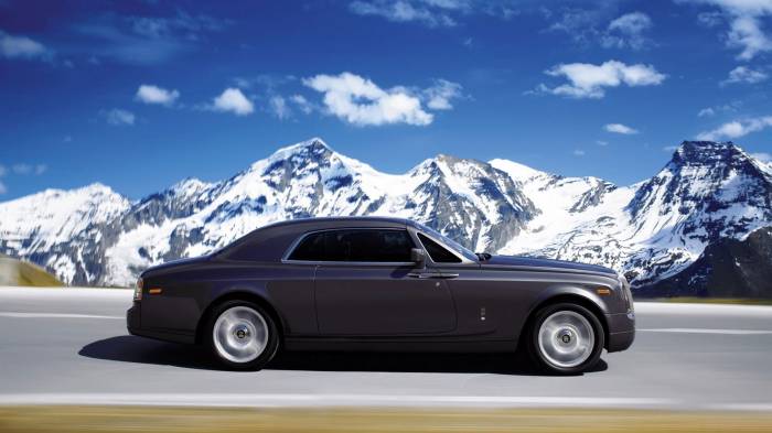 Широкоформатные обои Rolls royce в горах, Rolls royce phantom coupe 2010 на трассе в горах