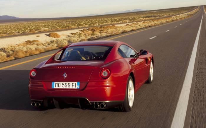 Широкоформатные обои На шоссе Ferrari 599 GTB, На шоссе Феррари 599 (Ferrari 599 GTB)