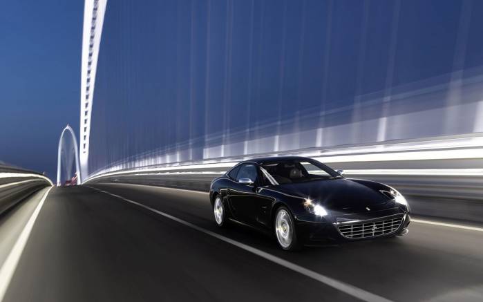 Широкоформатные обои На мосту Ferrari 612 Scaglietti, На мосту Феррари (Ferrari 612 Scaglietti)