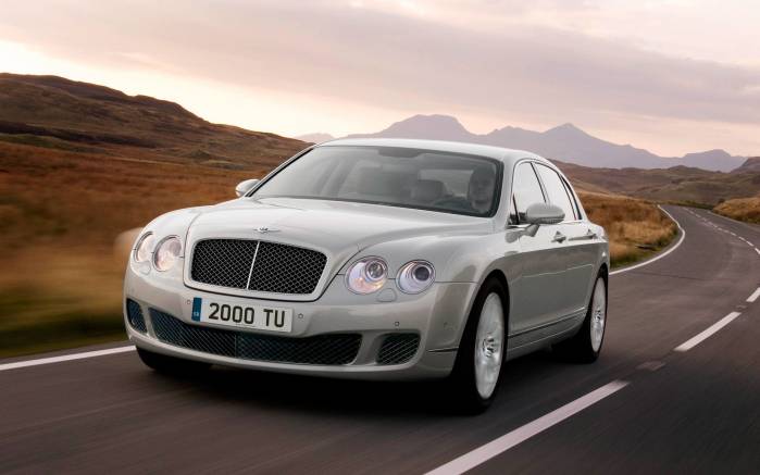 Широкоформатные обои На трассе Bentley Continental Flying Spur, На трассе Континенталь Флаин Спар (Bentley Continental Flying Spur)
