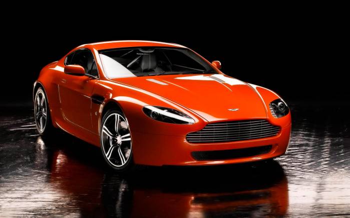 Широкоформатные обои Оранжевый Aston Martin V8 Vantage, Астон Мартин ВАнтаж (Aston Martin V8 Vantage)