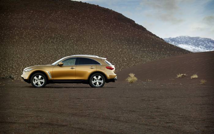 Широкоформатные обои В пустыне Infiniti FX35, В пустыне Инфинити (Infiniti FX35)