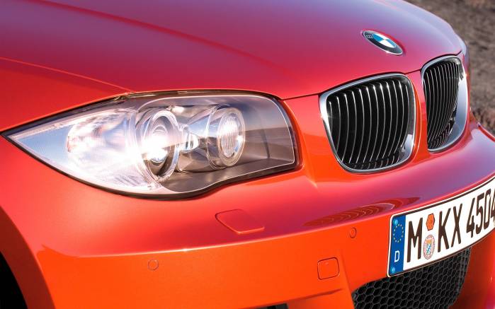 Широкоформатные обои Капот BMW 135i, Капот БМВ (BMW 135i)