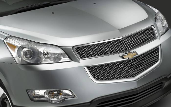 Широкоформатные обои Капот Chevrolet Traverse 2009, Капот Шевроле Траверс (Chevrolet Traverse 2009)