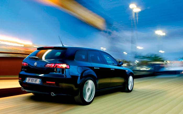 Широкоформатные обои Alfa Romeo 159 Sportwagon, Альфа Ромео Спортвэгон (Alfa Romeo 159 Sportwagon city)