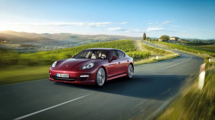 Широкоформатные обои Рorsche panamera v6, Вишневый автомобиль