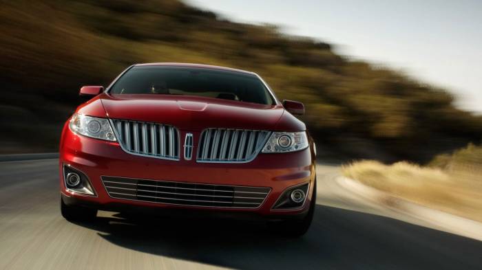Широкоформатные обои Бордовый lincoln, Грация и сила
