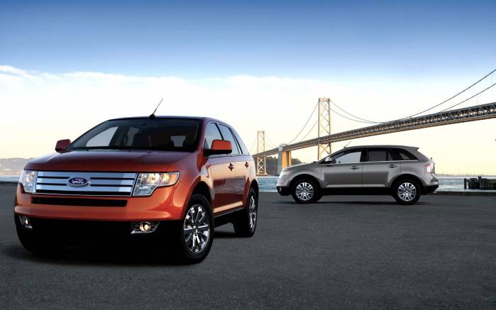 Широкоформатные обои Два Ford Edge, У моста Форд Эдж (Ford Edge)