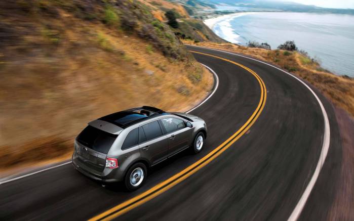 Широкоформатные обои На дороге Ford Edge, На дороге Форд Эдж (Ford Edge)